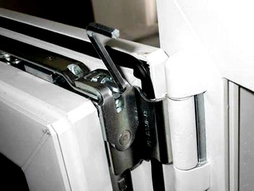 La serrure de porte en plastique ne se ferme pas