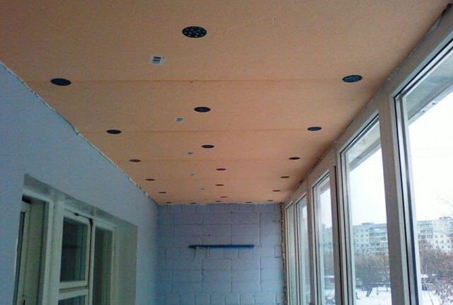 dois-je isoler le plafond de la loggia