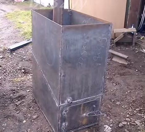 Nous équipons le four d'une porte de four