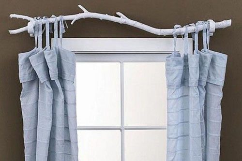 Examen des rideaux et des rideaux pour les petites fenêtres