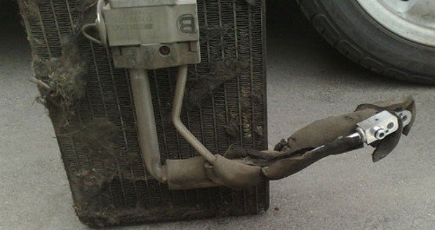 nettoyer l'évaporateur du climatiseur de voiture