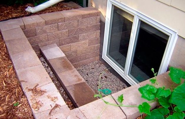 Faire une fenêtre de sous-sol avec une brique