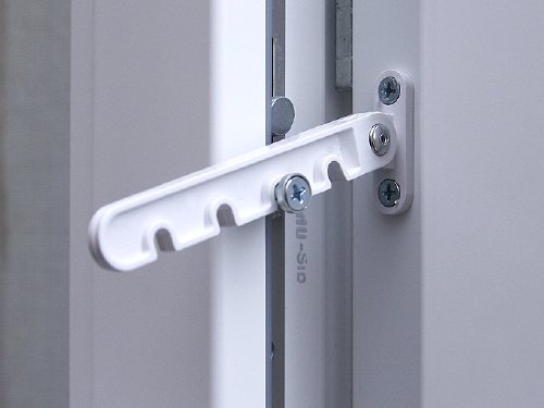 Contraintes sur les fenêtres en plastique des enfants: photo