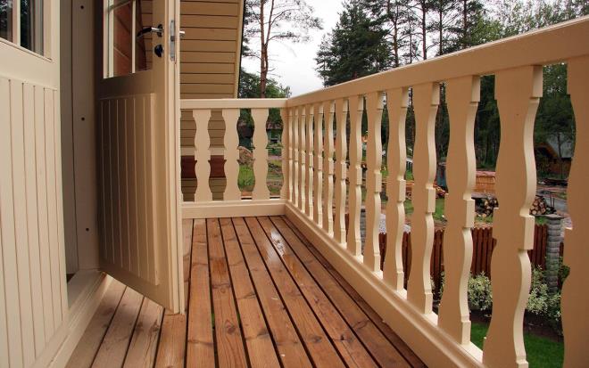 Garde-corps de balcon en bois