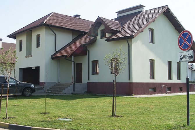 Fenêtres du profil Wintech avec stratification semblable au bois