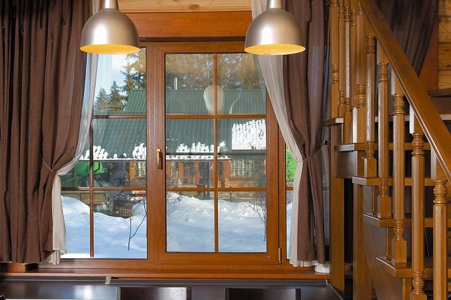 fenêtres dans un intérieur de style campagnard