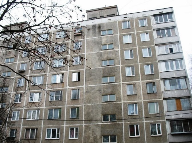 fenêtres dans les bâtiments à panneaux de neuf étages