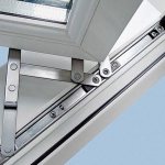 Ferrures de fenêtres pour fenêtres en métal-plastique