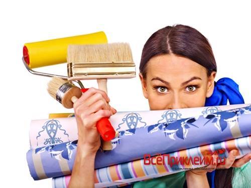 Caractéristiques de l'utilisation de papier peint sur le balcon