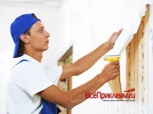 Caractéristiques de l'utilisation de papier peint sur le balcon