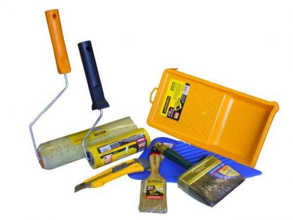 Caractéristiques de l'utilisation de papier peint sur le balcon