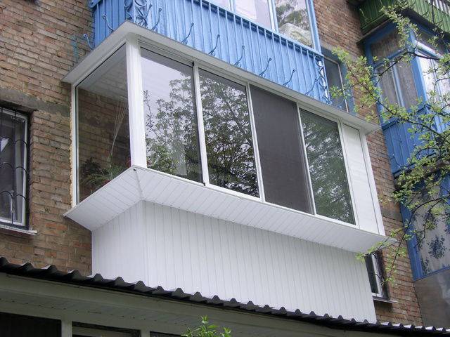 Vitrage de balcon avec profil en aluminium Avis