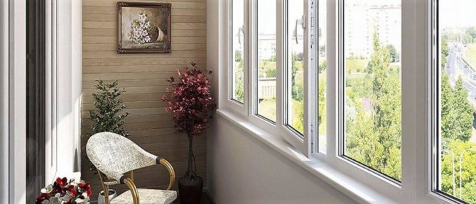 Vitrage de balcon avec profil en aluminium Avis