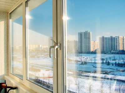 vitrage de balcon avec cadres en plastique