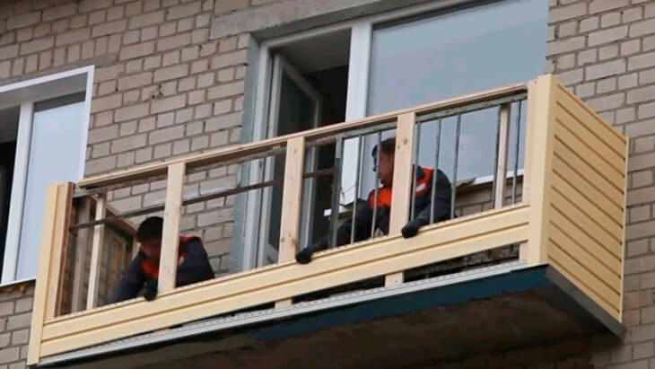 Vitrage de balcon à faire soi-même - instructions étape par étape