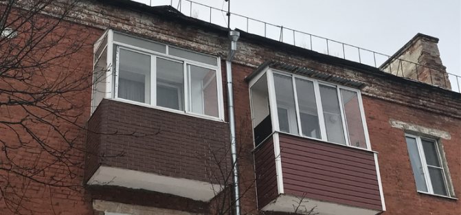 Vitrage des balcons avec de l'aluminium