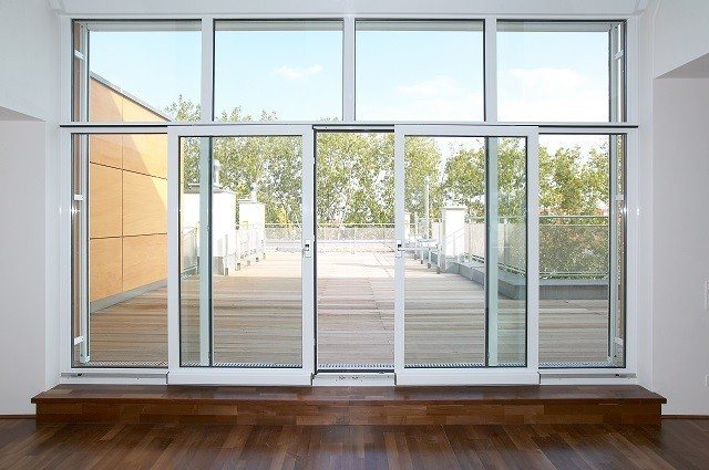 Vitrage de terrasses : portes à la retraite