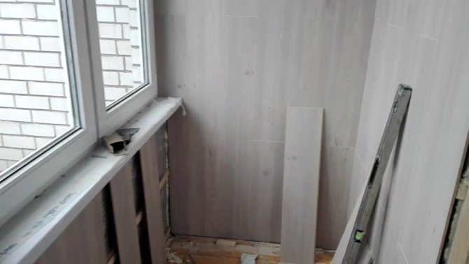 décoration murale de balcon avec stratifié