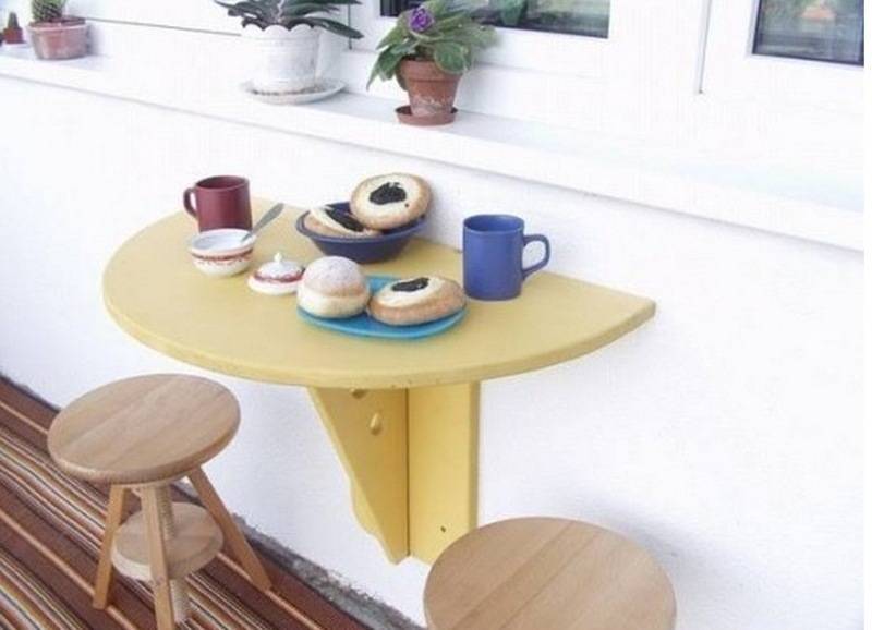 Table pliante à faire soi-même sur le balcon - plusieurs modèles avec des instructions détaillées