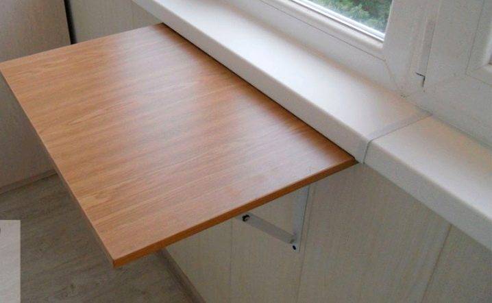 Table pliante à faire soi-même sur le balcon - plusieurs modèles avec des instructions détaillées