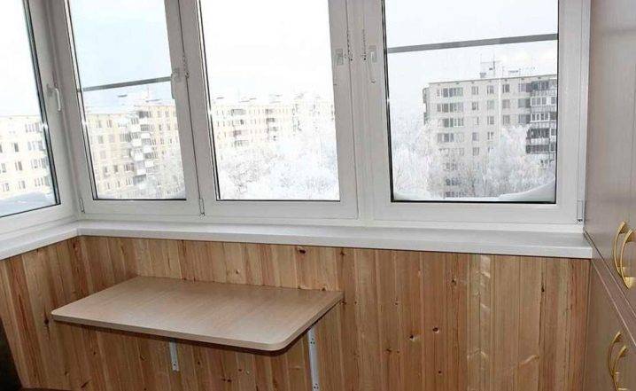 Table pliante à faire soi-même sur le balcon - plusieurs modèles avec des instructions détaillées