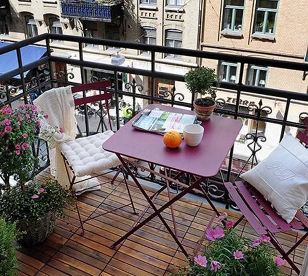 Table pliante à faire soi-même sur le balcon - plusieurs modèles avec des instructions détaillées