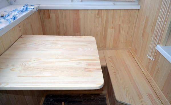 Table pliante à faire soi-même sur le balcon - plusieurs modèles avec des instructions détaillées