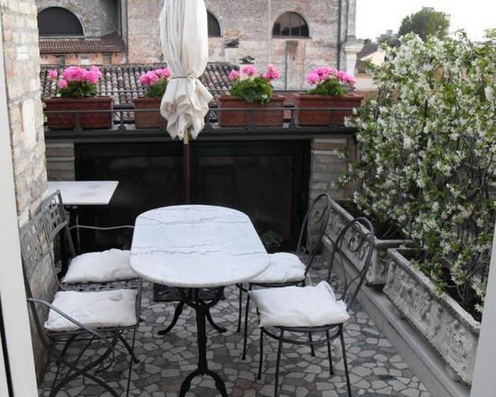 balcon ouvert sans plancher de toit