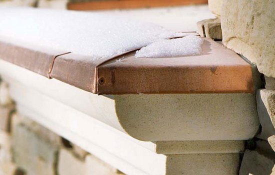 Marées de cuivre sur les fenêtres