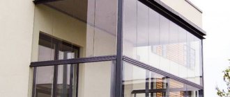 Vitrage panoramique d'un balcon: types et caractéristiques de la technologie