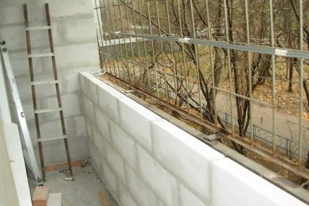 Parapet sur le balcon