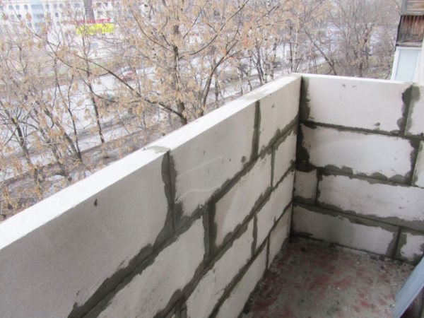 Parapet sur le balcon