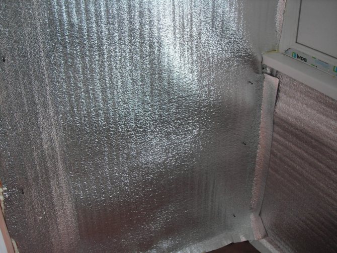 Pare-vapeur de balcon lors de l'isolation de l'intérieur avec du penoplex ou de la laine minérale avec vos propres mains Instructions Photo et vidéo