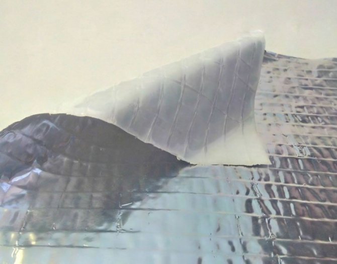 Pare-vapeur pour le sol dans une maison en bois: procédure d'installation