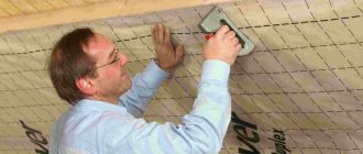 Pare-vapeur pour un plafond dans un plancher en bois