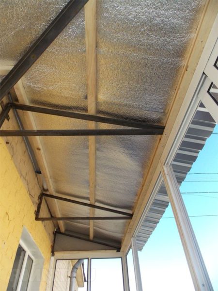 penofol sur le toit du balcon