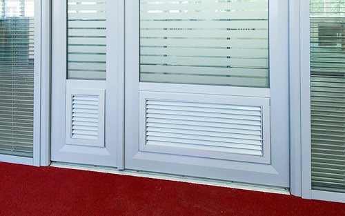 Grille de transfert dans la porte