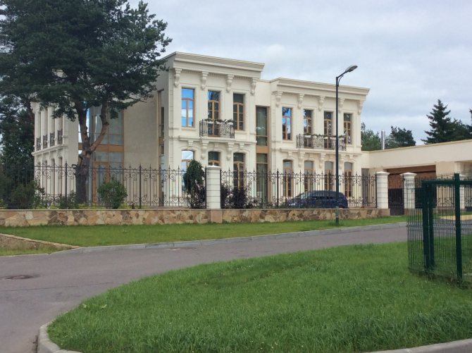 Fenêtres en plastique pour une maison de campagne