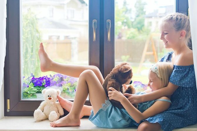 Fenêtres en plastique du profil WDS dans une maison privée