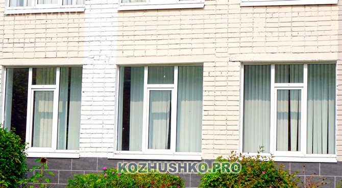 Fenêtres en plastique à l'école