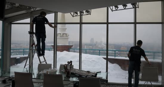 Film pour fenêtres isolantes en plastique: instructions d'installation