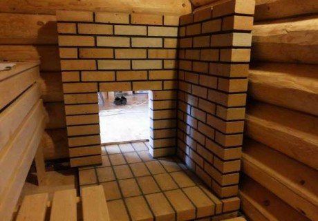 une plate-forme pour un poêle de sauna