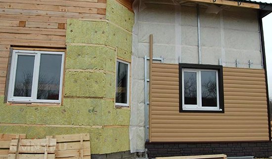 Avantages et étapes de la création d'une façade de ventilation pour une maison en bois