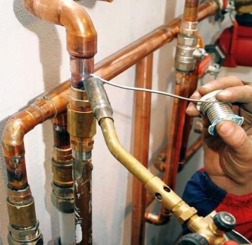 Pourquoi le tuyau en cuivre est-il activement utilisé?
