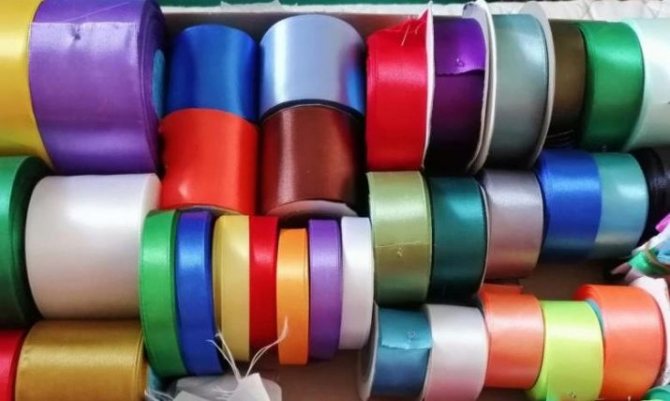 Embrasses pour rideaux utilisant la technique kanzashi: master classes avec photos, porte-bijoux à faire soi-même