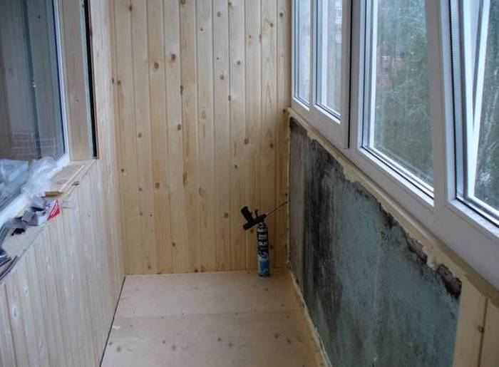 étage sur le balcon du gîte