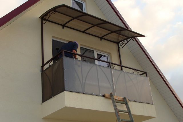 Polycarbonate sur le balcon