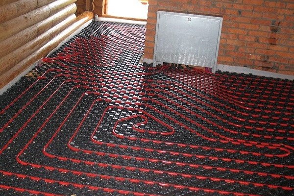 Doublure en polymère avec pattes de guidage