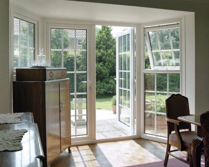 Les portes en verre en plastique sont-elles populaires aujourd'hui?