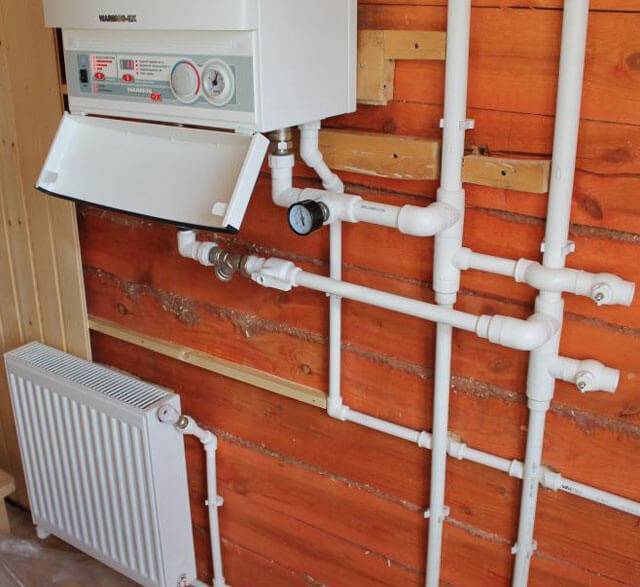 Raccordement pas à pas d'un radiateur de chauffage à des tuyaux en polypropylène